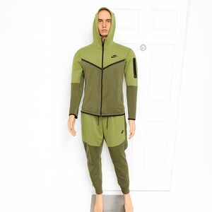 Nike Tech Fleece Men’s Olive Green Full Zip Hoodie & Joggers Set/CU4489-334
